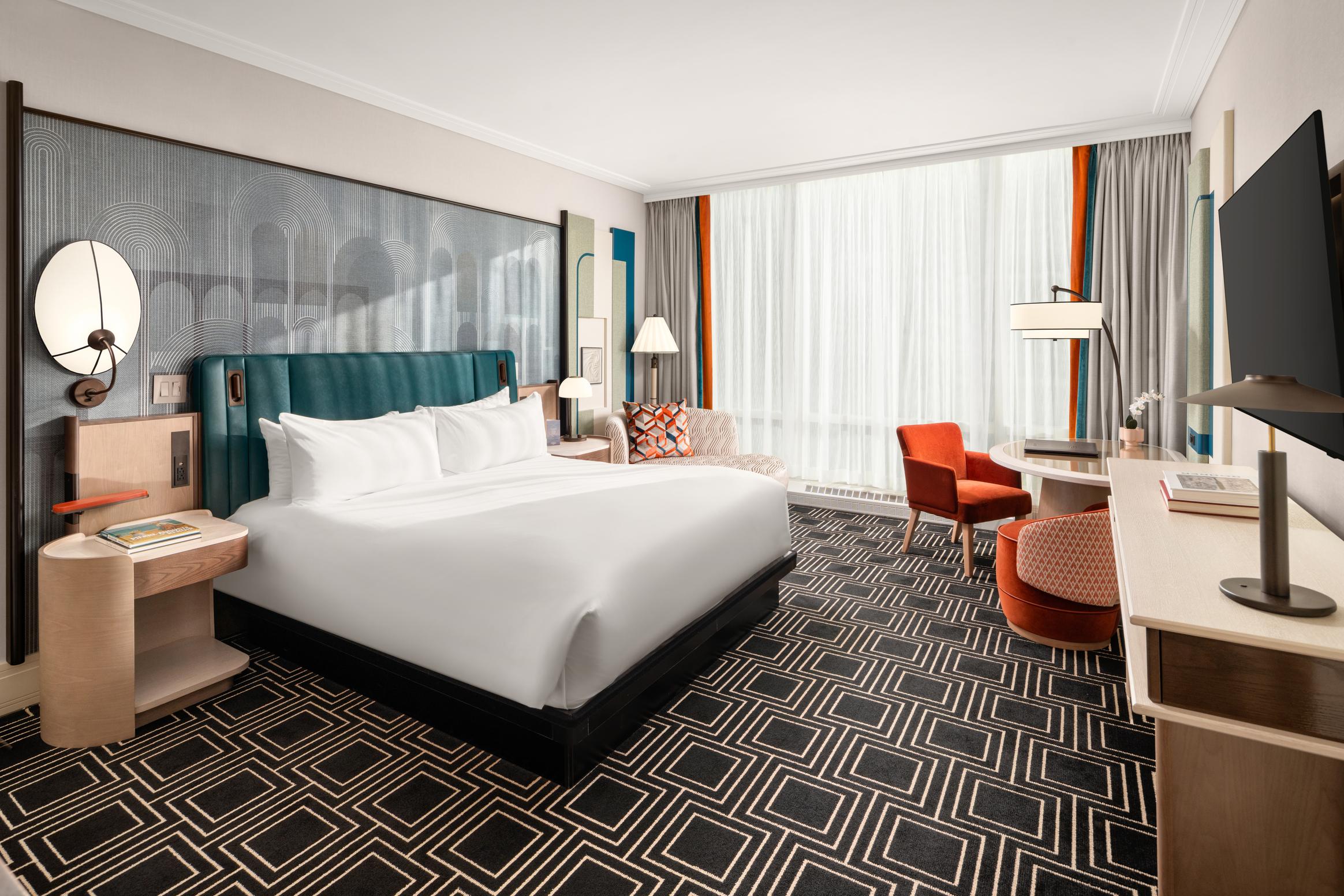 Signature Room with Kind bed