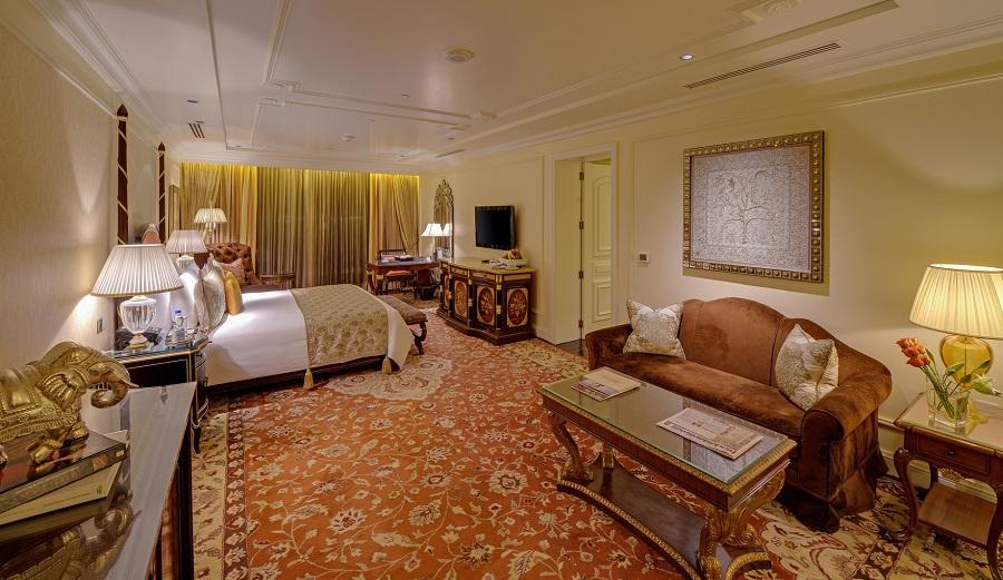 Royal Club Parlour