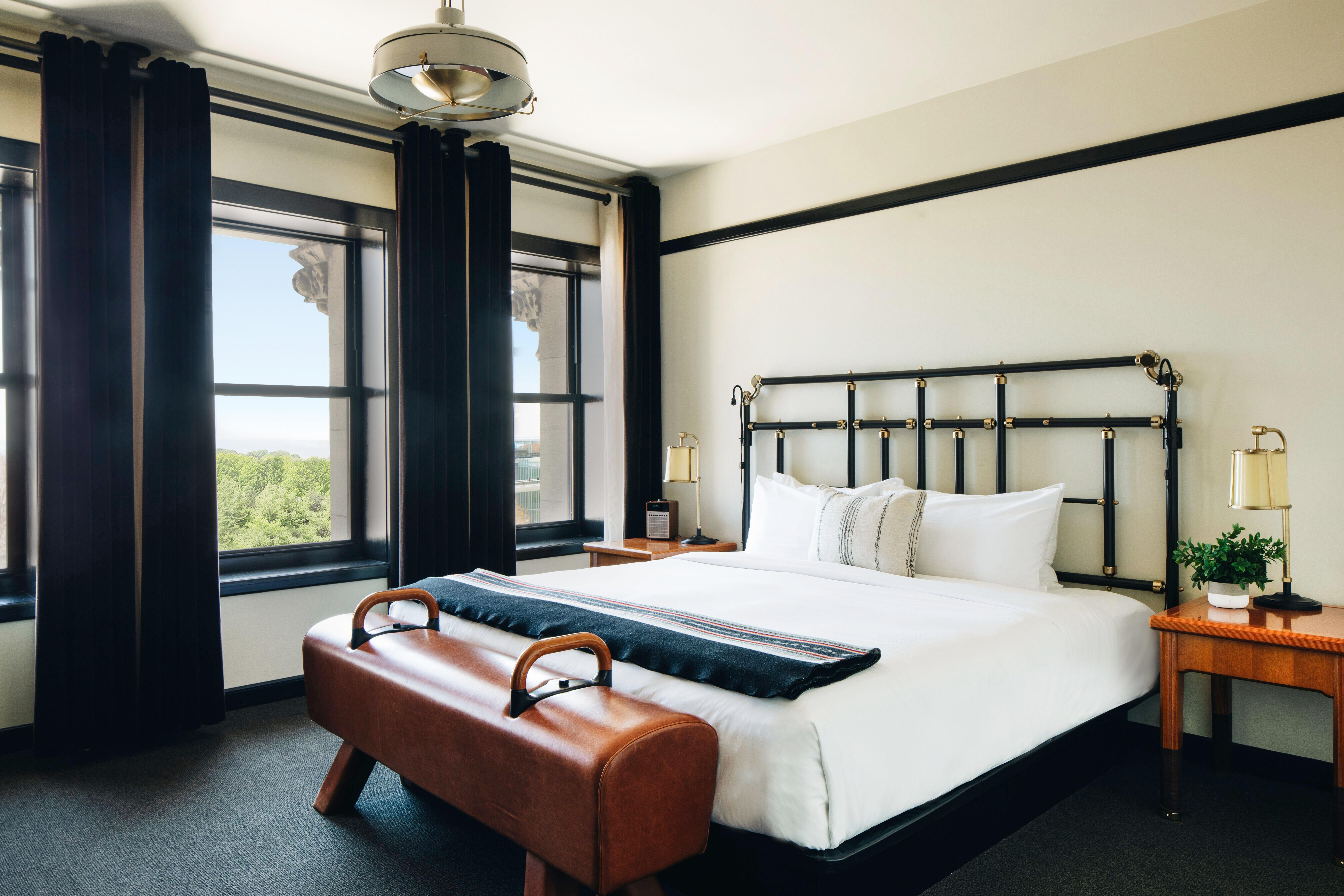 1 King Bed with Millennium Park View