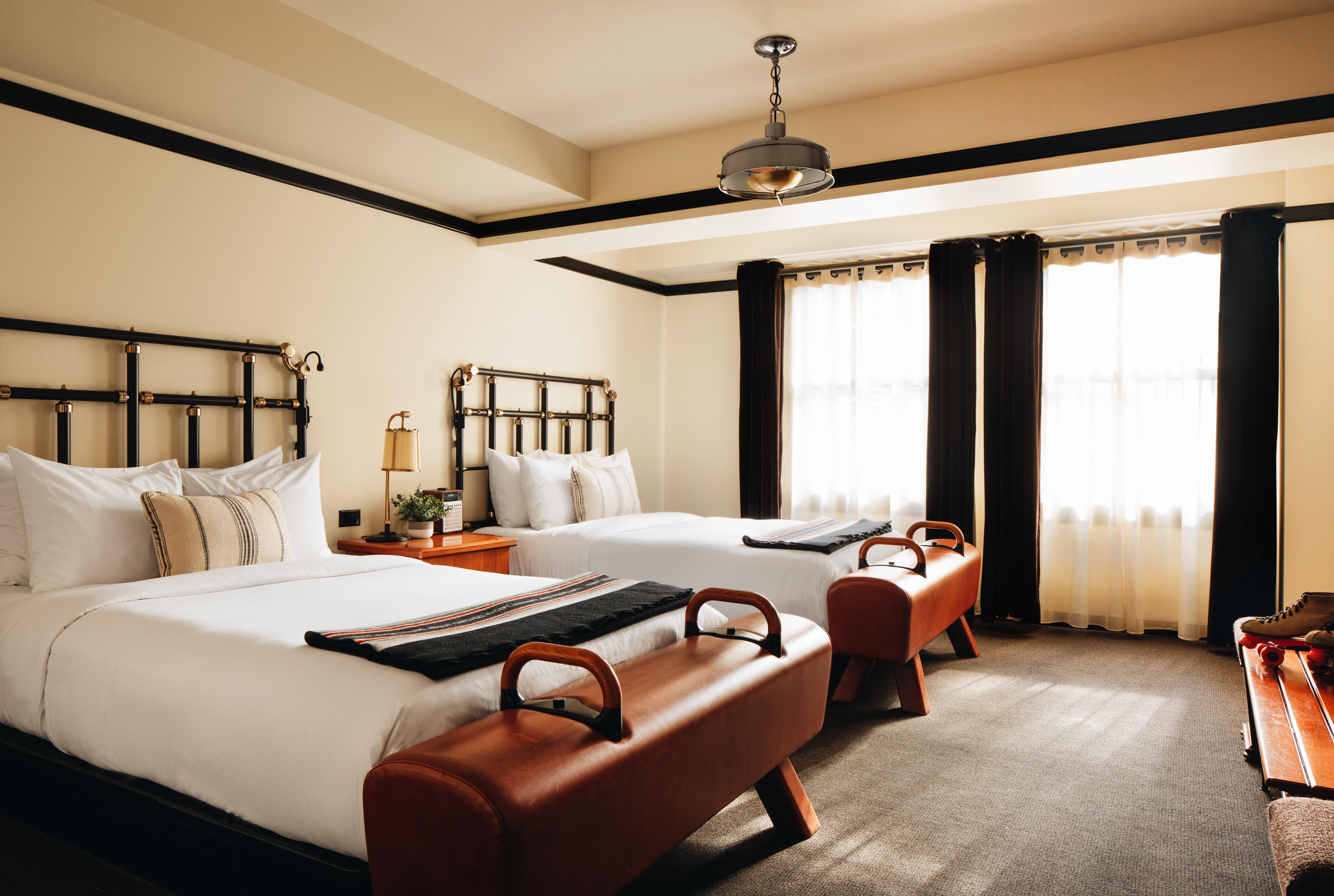 2 Double Beds