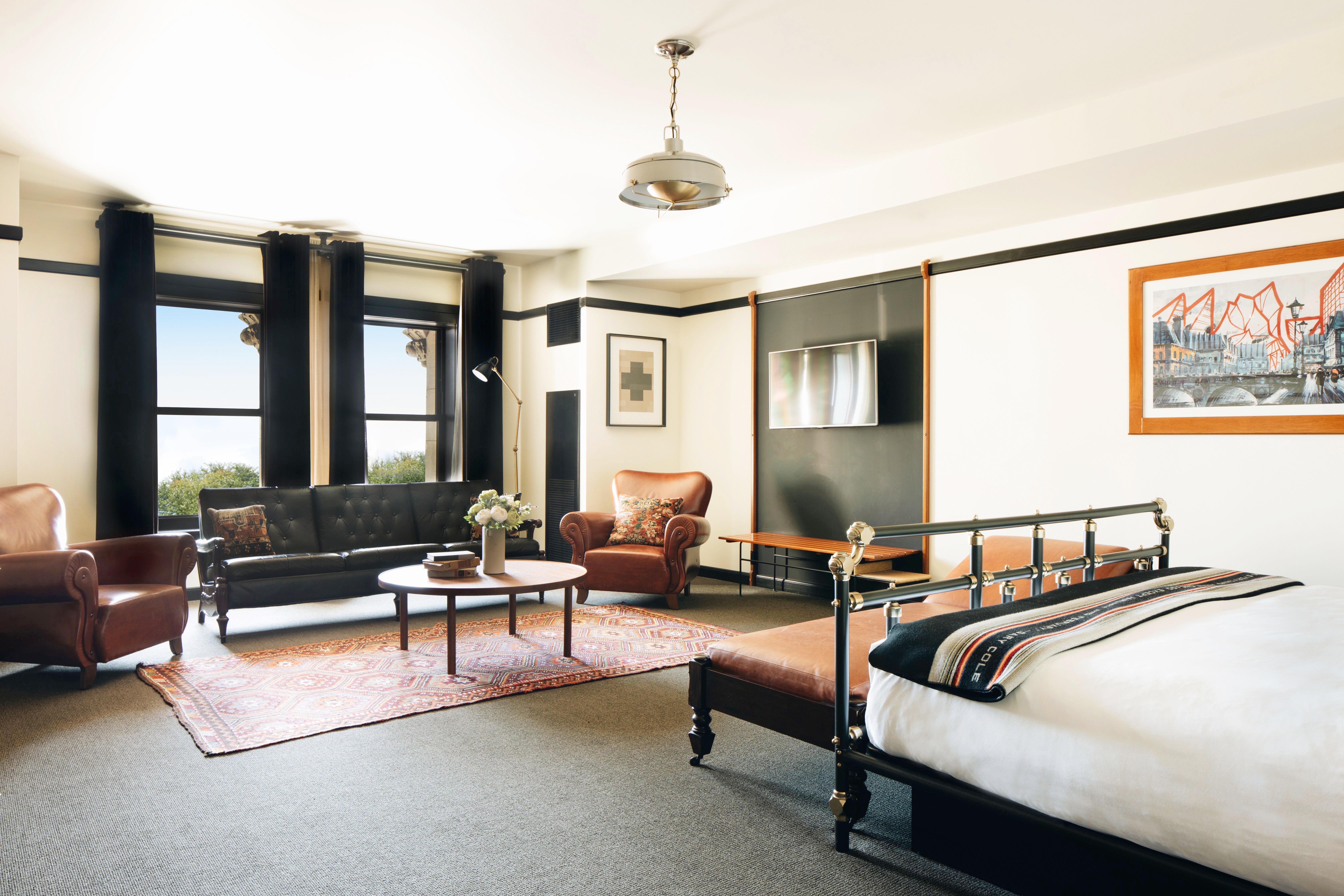 Junior Suite 1 King Bed - Millennium Park View