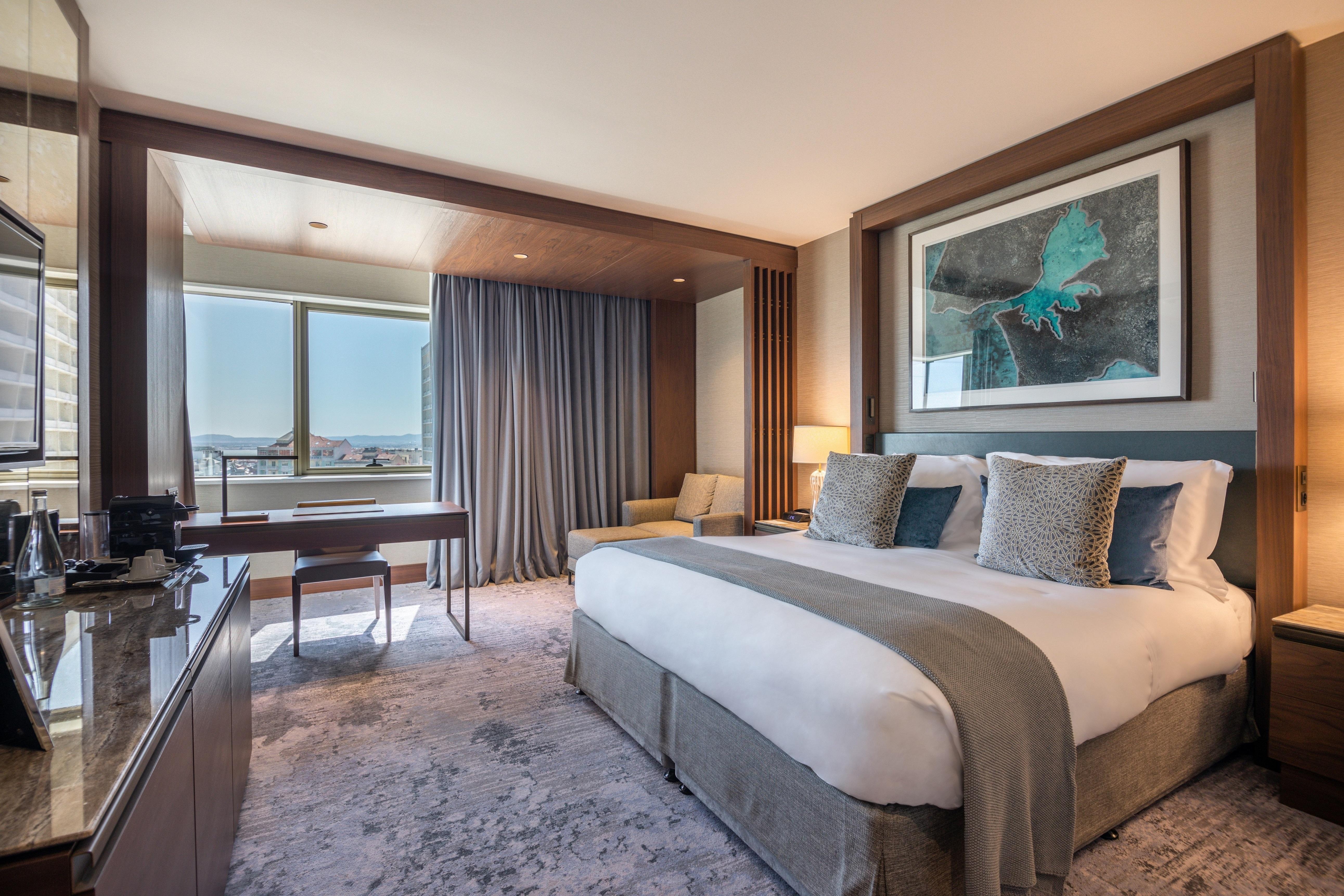 Classic Rooms High Floor City View