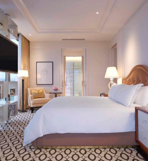 Deluxe Corner Junior Suite with Terrace and View