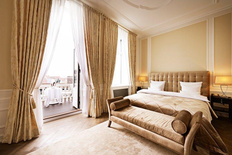 Deluxe One-Bedroom Suite