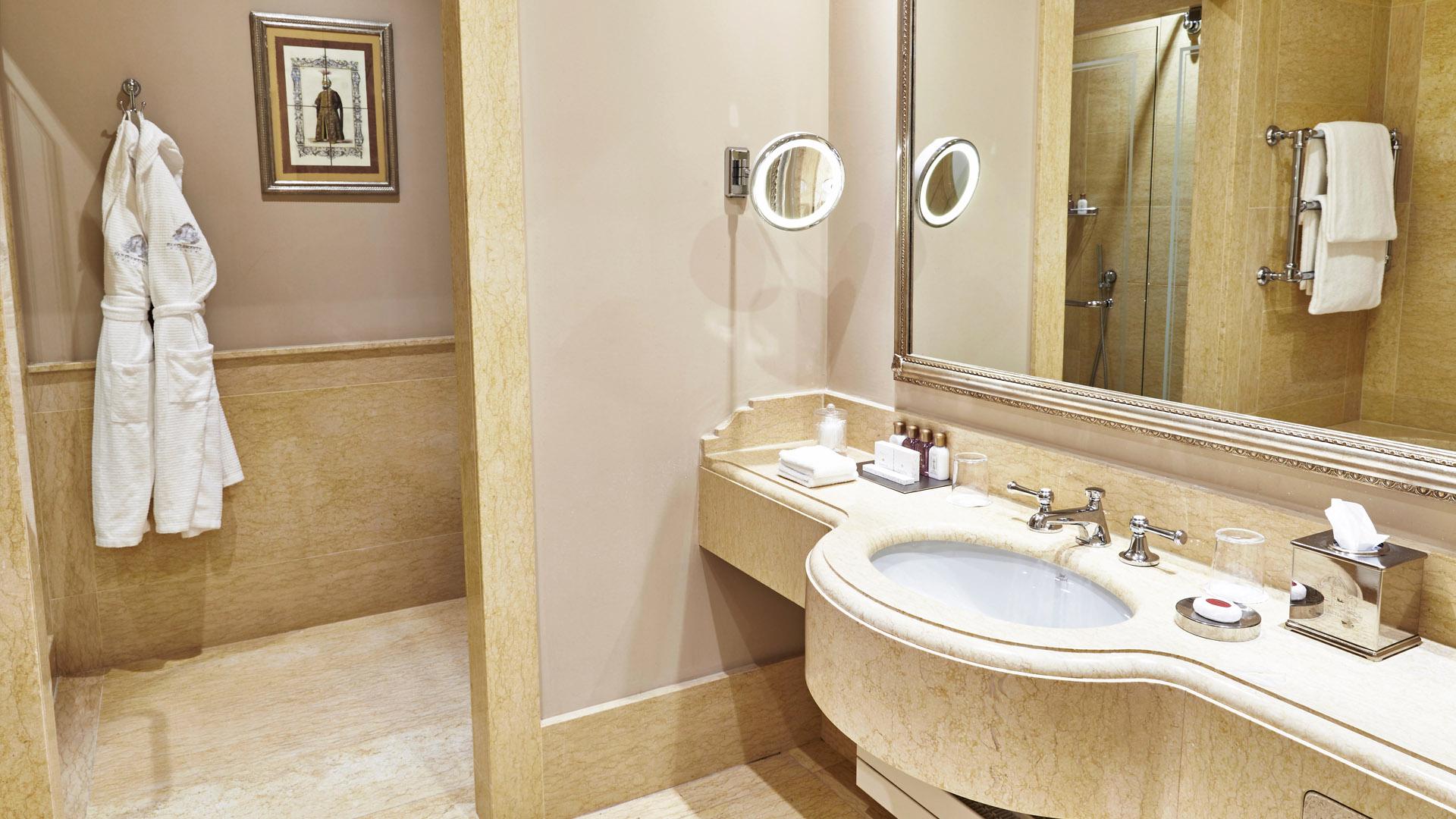Junior Suite and Junior Suite with Lagoon view