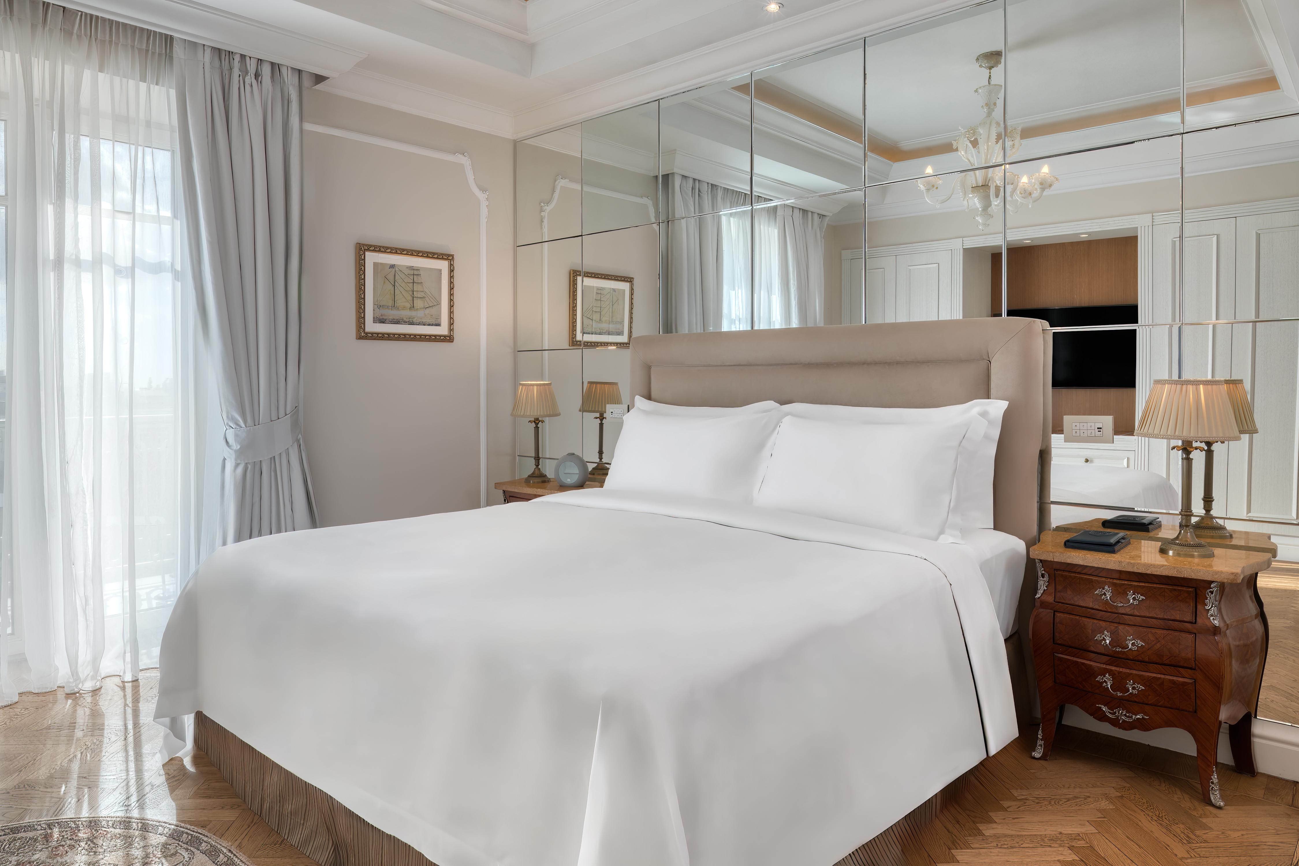 Grand Acropolis Suite