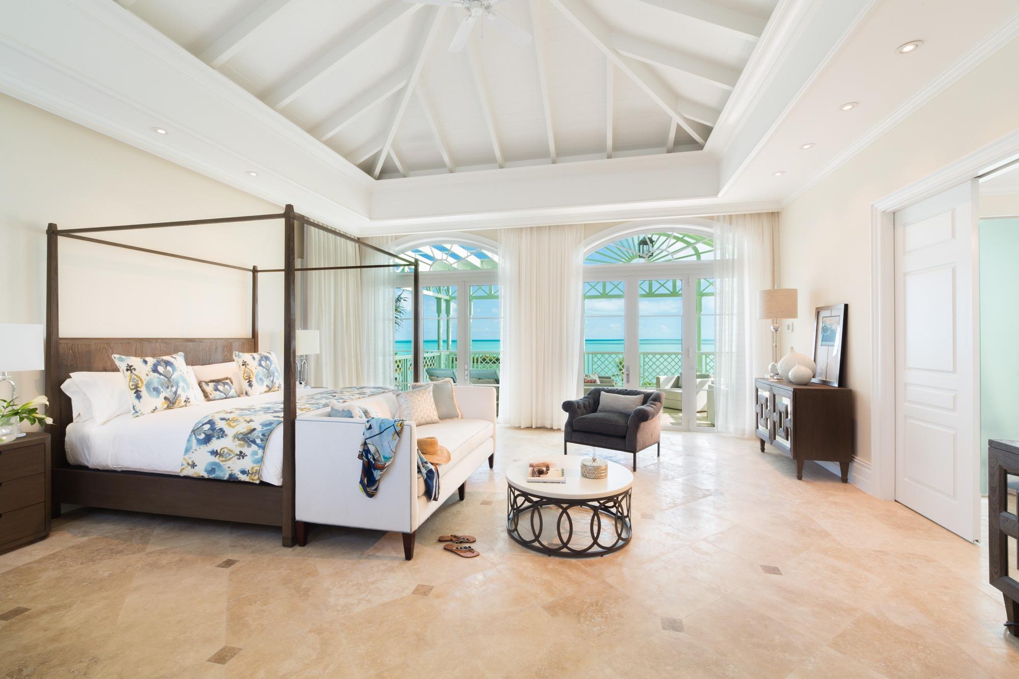 SIX-BEDROOM PRIVATE VILLA - OCEAN FRONT