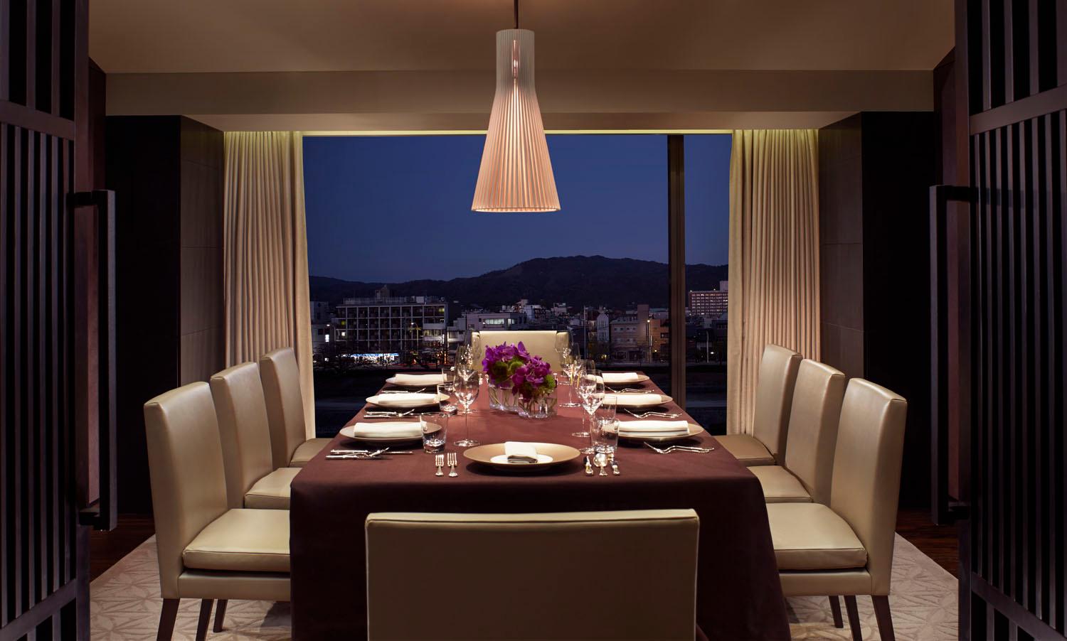 The Ritz- Carlton Suite