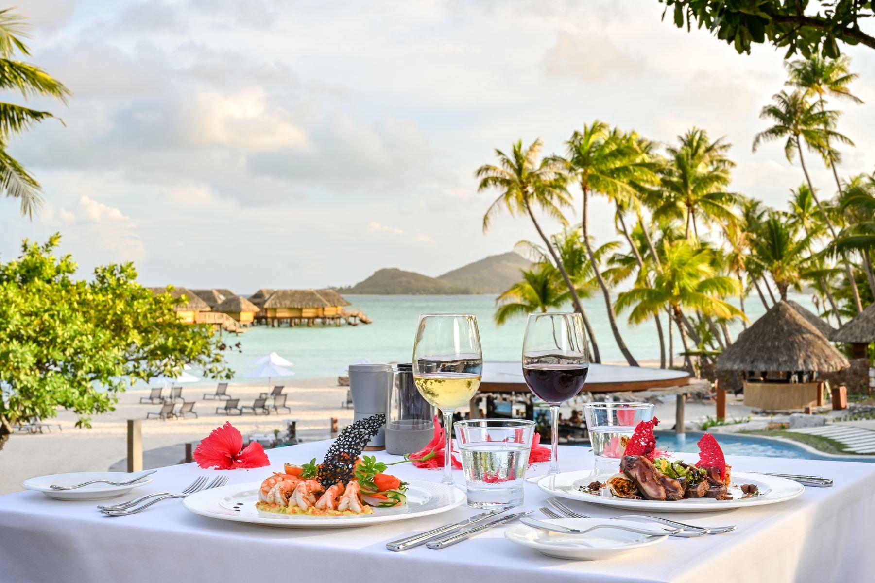 Le Bora Bora, French Polynesia — Le Bora Bora - Dinner with a view