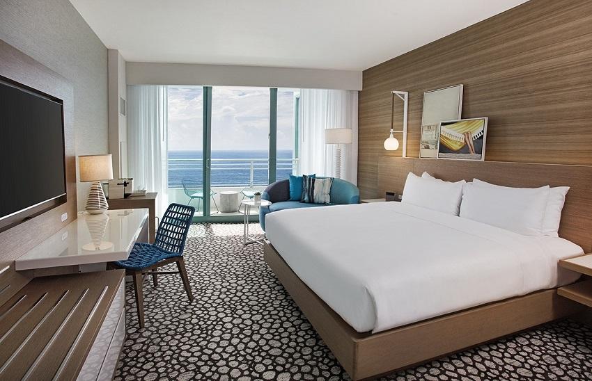 KING DELUXE OCEAN FRONT