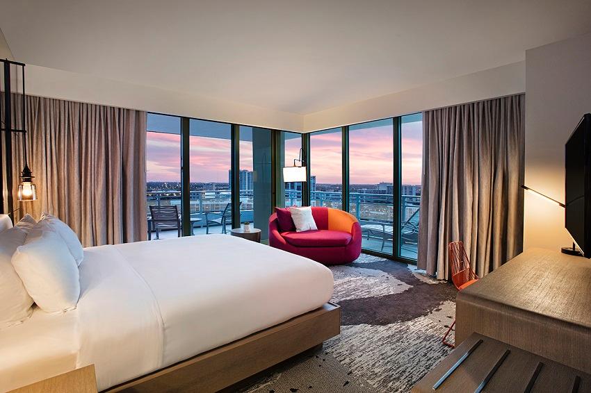KING DELUXE ROOM INTRACOASTAL VIEW