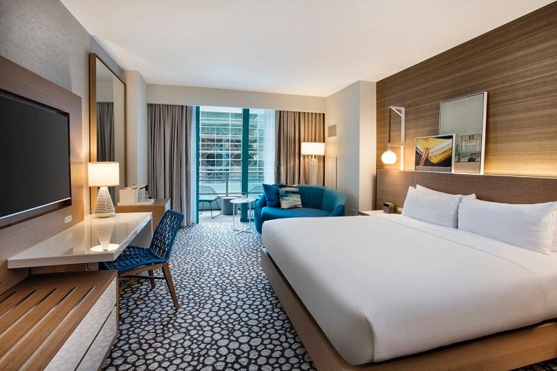 KING DELUXE PARTIAL OCEAN VIEW