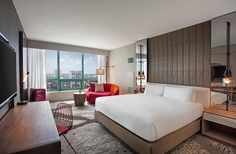 KING SUPERIOR ROOM INTRACOASTAL VIEW