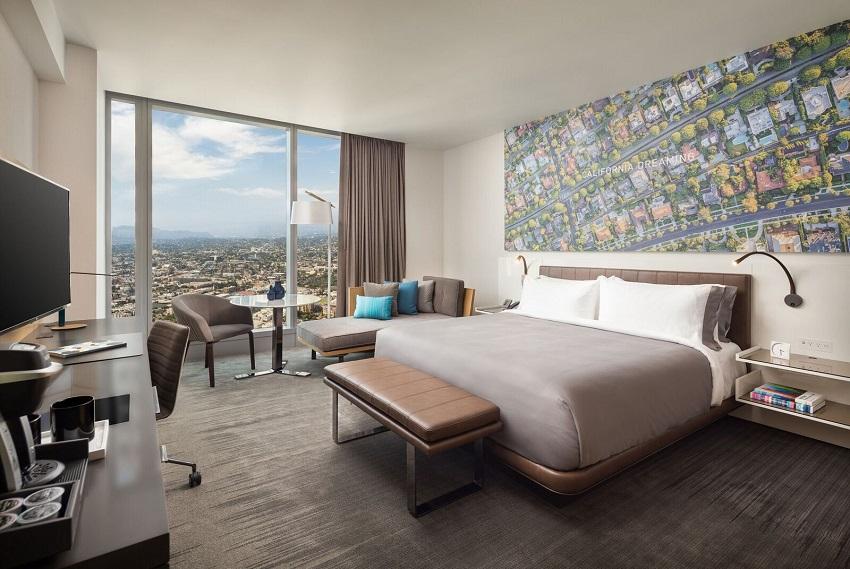 1 King Bed Premium