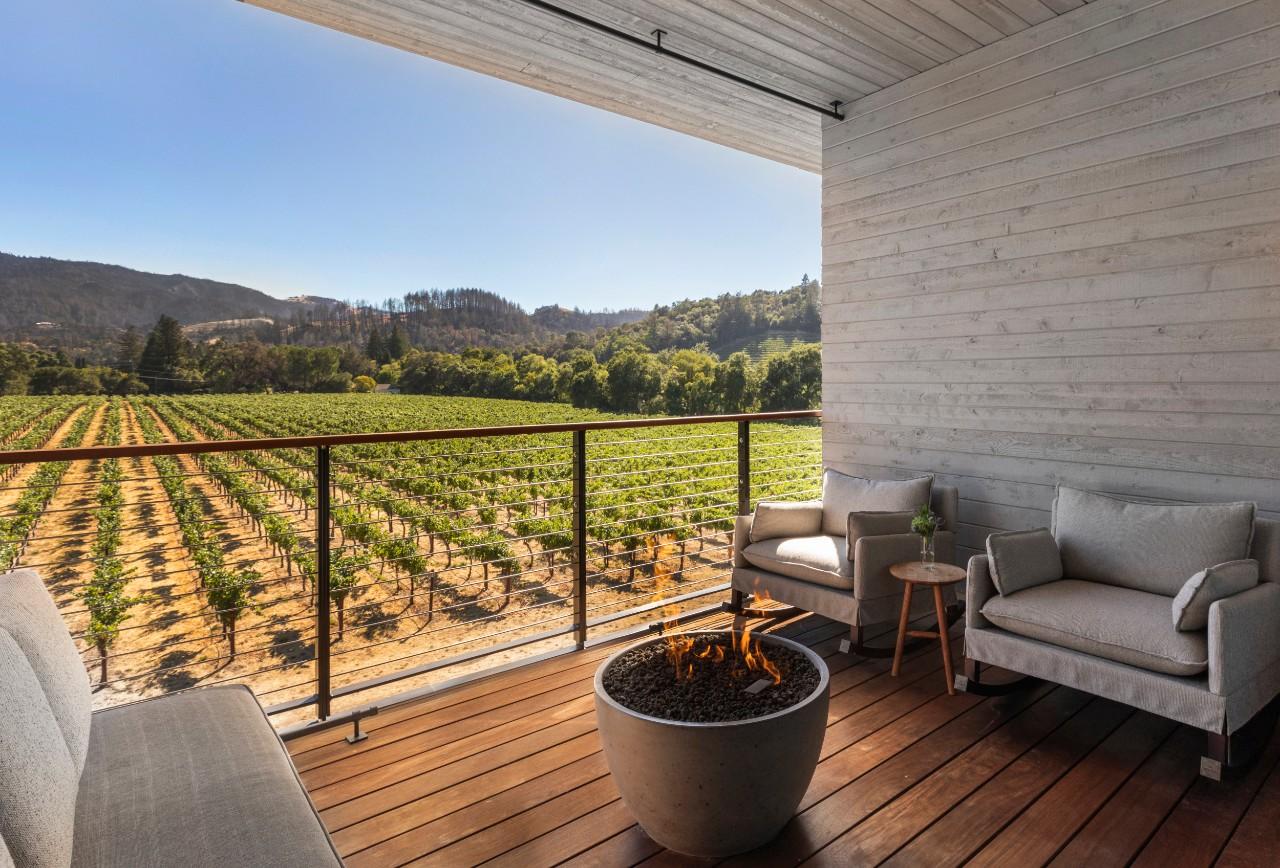 2 Queen Beds Vineyard View Balcony