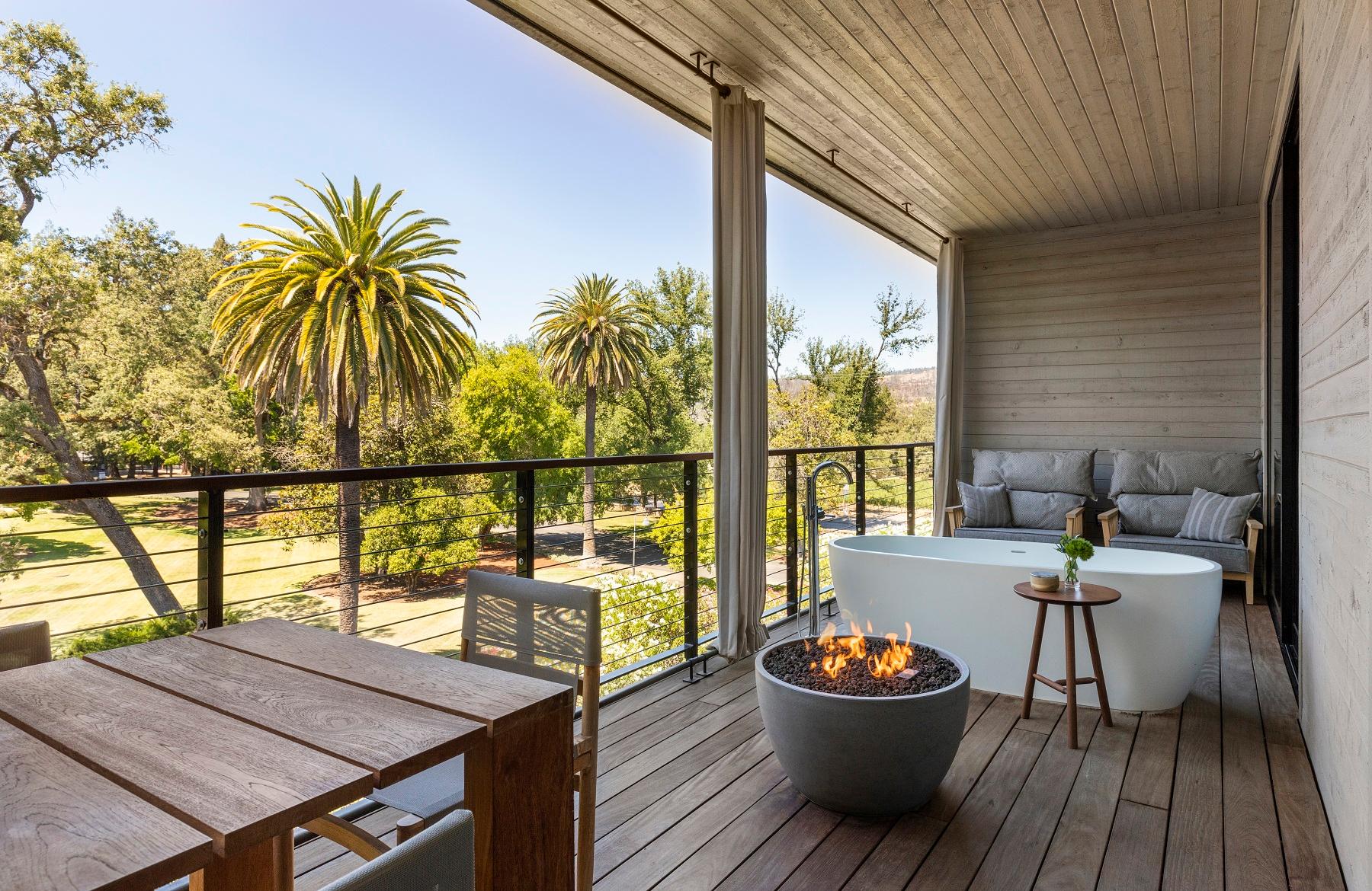 Streamside King Suite Outdoor Bathtub