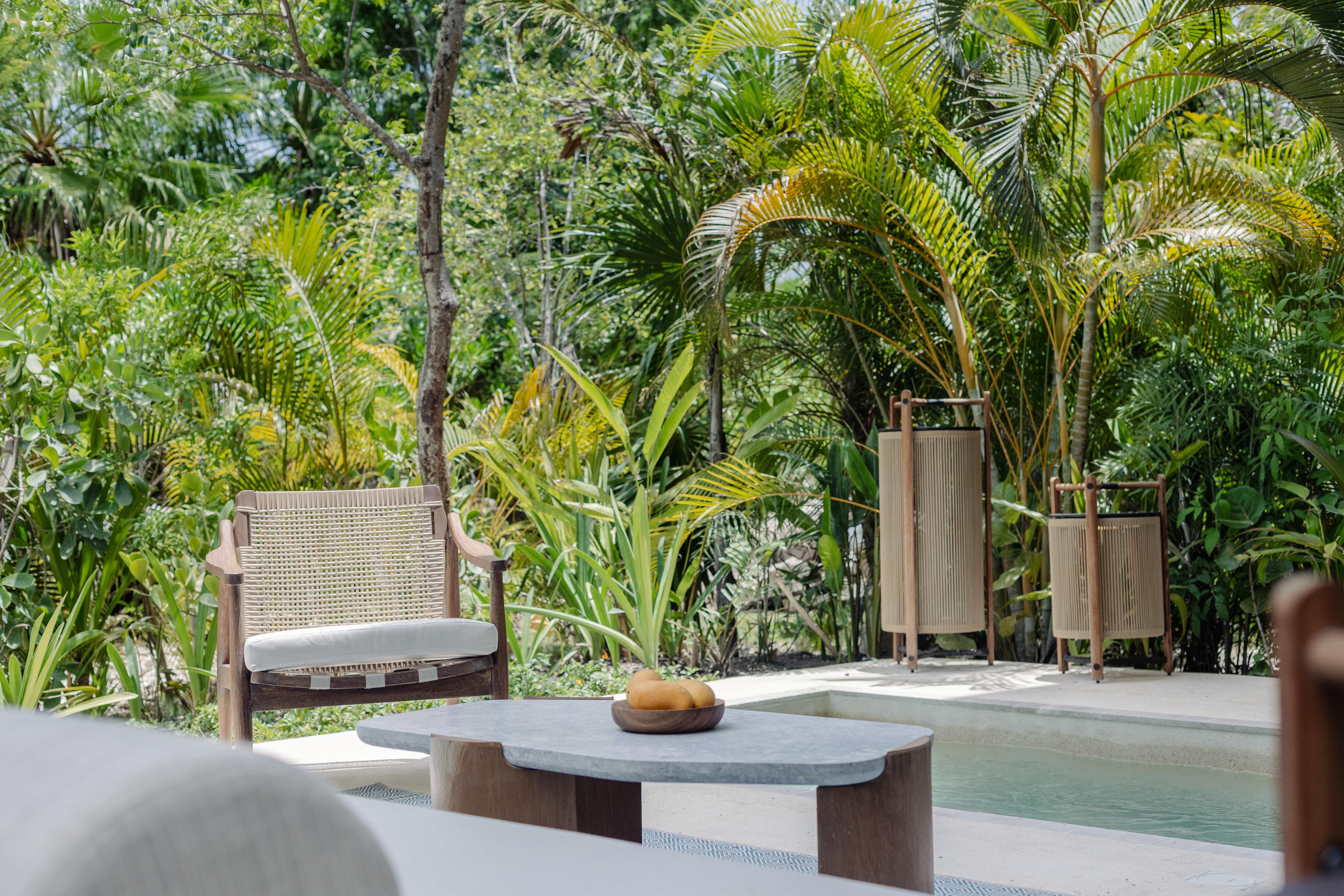 1 King Bed Lagoon Area (with Plunge Pool)