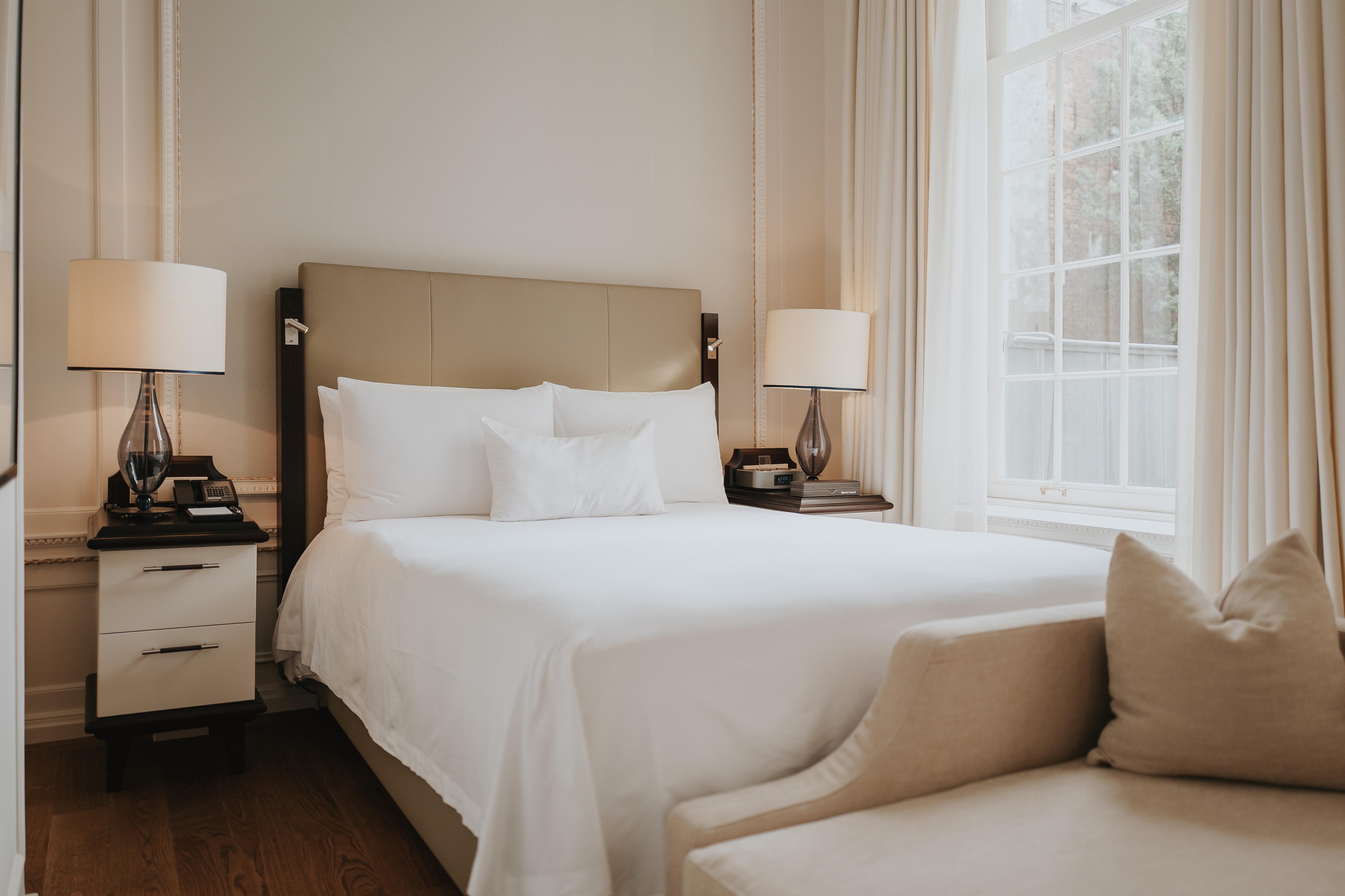Queen Deluxe Room