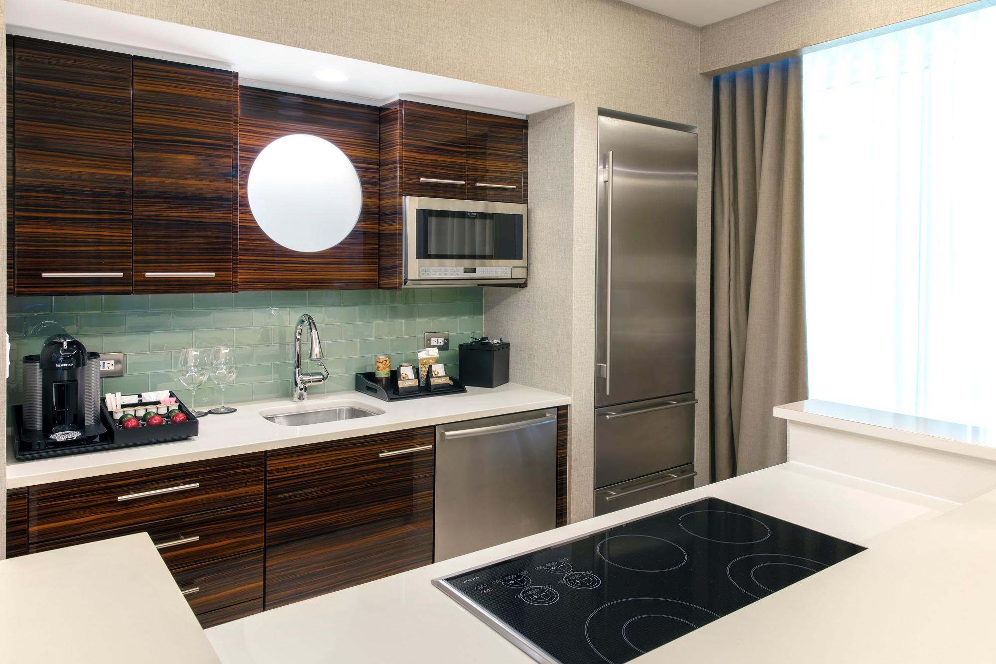 1 Bedroom Suite Poolside 2 Queens