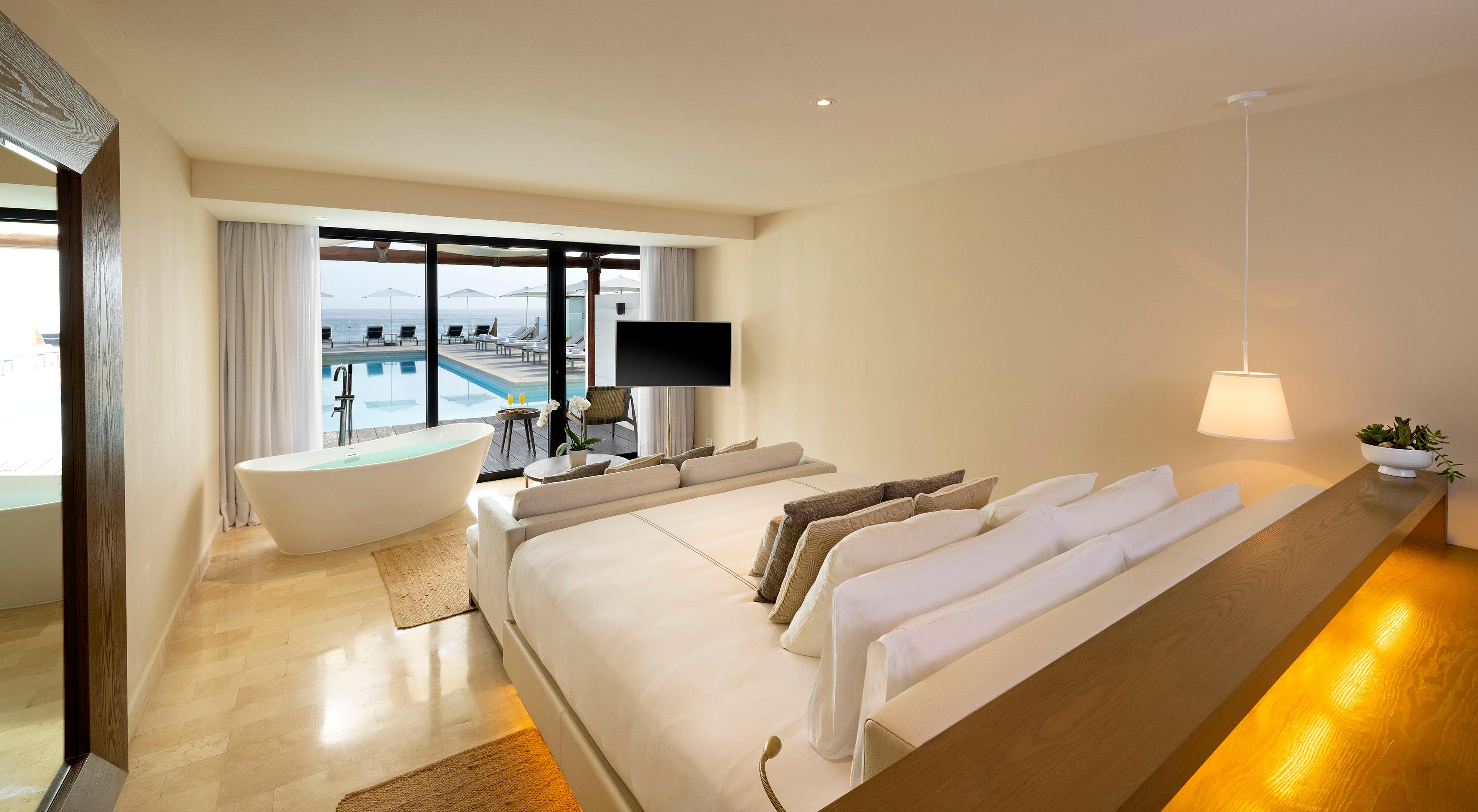 The Reserve Master Suite Ocean Front Swim Up