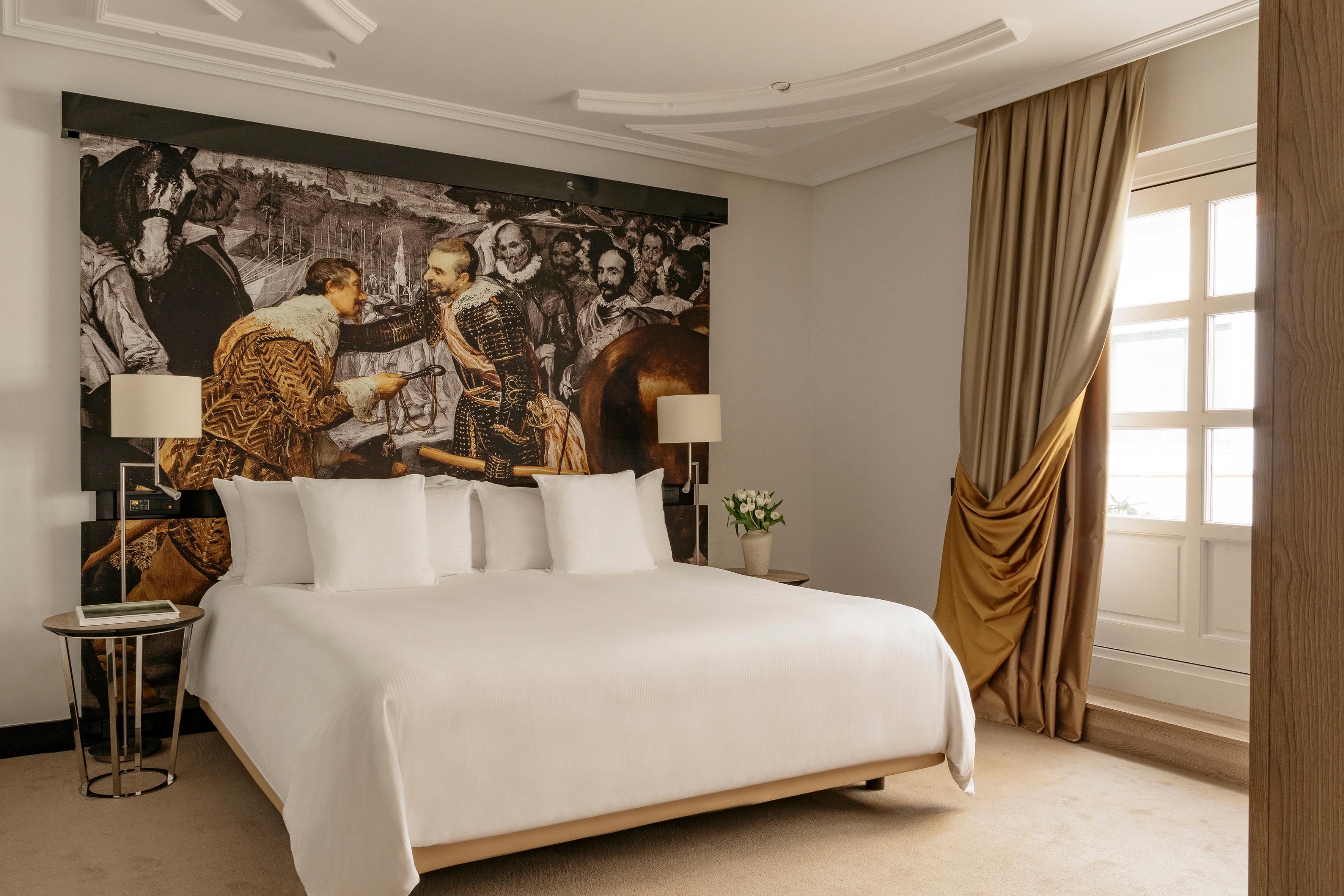 Velazquez Penthouse Suite RedLevel