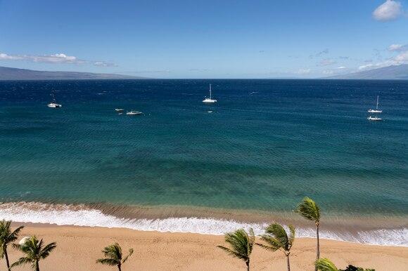 Hōkūpaʻa - Oceanfront, Larger Guest room, The Lanai access