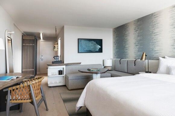 Hōkūpaʻa - Ocean view, Larger Guest room, The Lanai access